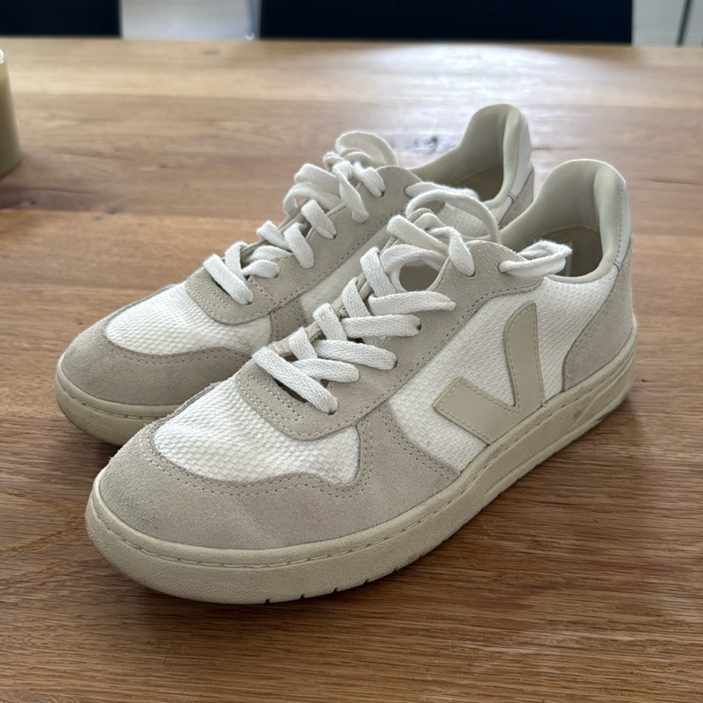 VEJA V-10 B-MESH WHITE NATURAL PIERRE